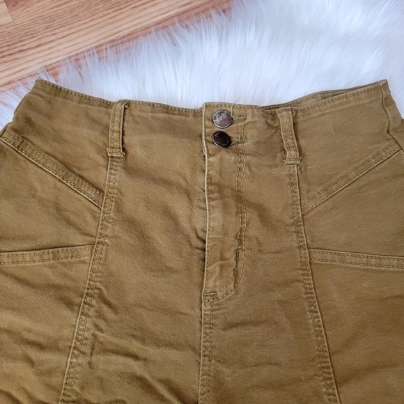 2/$20 Universal Thread High-Rise Midi Shorts 6 - Picture 3 of 13